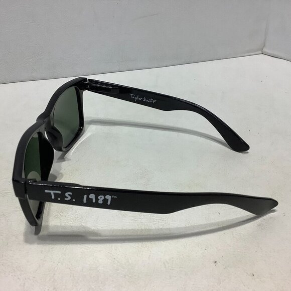 Taylor Swift 1989 World Tour VIP Sunglasses w/Case Black main image 4